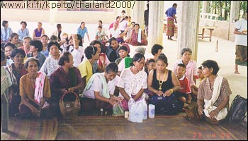 Valmiina temppelill� - bongaa farang.