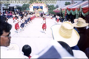 Thaiboxing n�yt�s : Ban Danin riisijuhlassa ollut thaiboxing n�yt�s.
