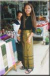 T�m� puku j�i hyvin mieleen, koska:<br>A. se oli halpa<br>B. se oli komea<br>C. me j�tettiin se ostamatta<br>D. siit� on valokuva.