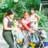 05.05.2000:�idit lastaavat lapsia moottoripy�r�n kyytiin. Ollaan menossa p�iv�kotiin.